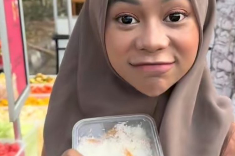 Tiktoker Cimoy Montok Jualan Salad Buah Neynis Food Yang Viral Jadi