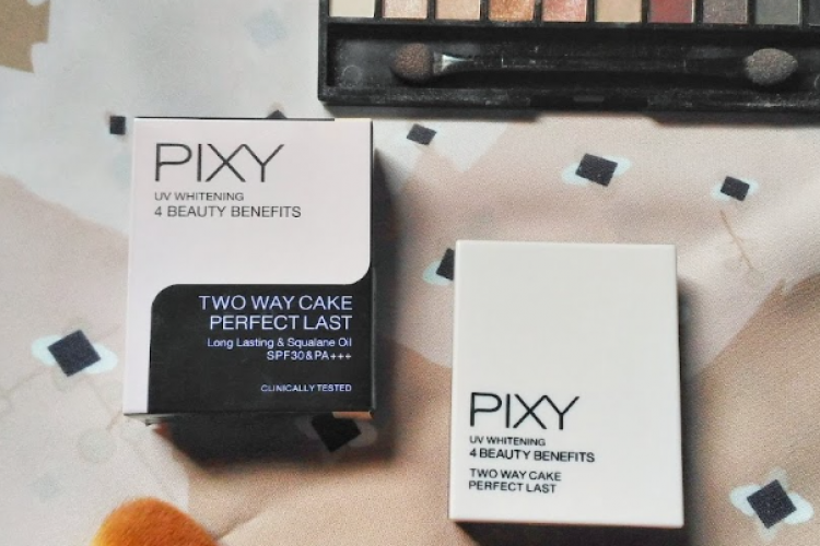 Perbedaan Pixy Two Way Cake Perfect Last dan Perfect Fit, Lihat Dulu Kemasan dan Teksturnya!