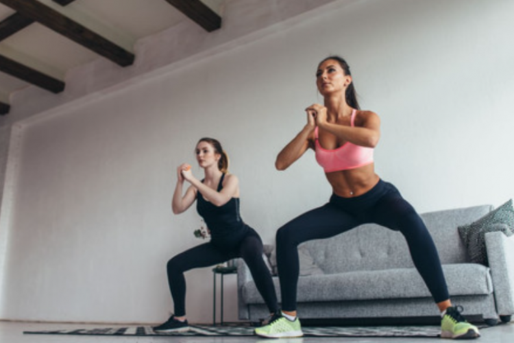 Cara Melakukan Squat Thrust untuk Wanita Mudah Diikuti, Pejuang Diet Wajib Merapat!