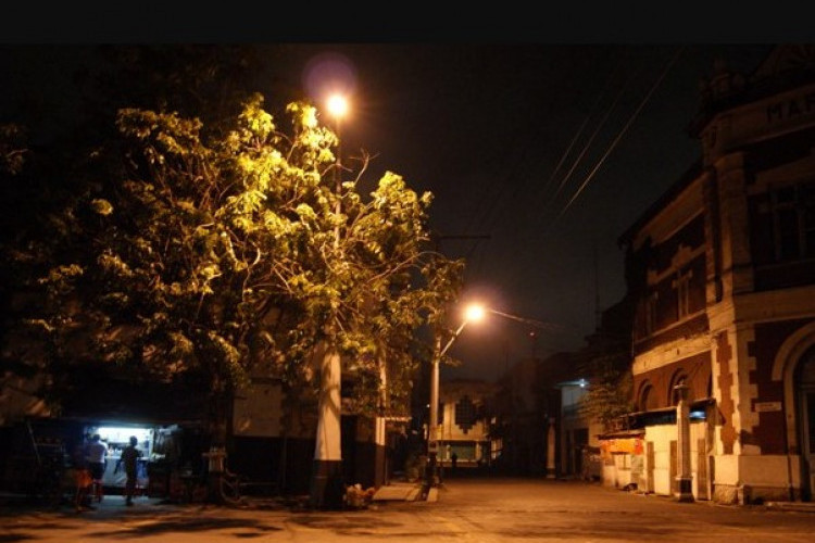 Kumpulan Foto Jalan Malam Hari di Kampung dan Desa yang Syahdu Banget!