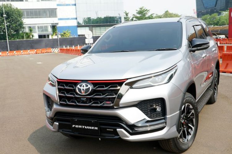 Harga dan Spesifikasi Mobil Fortuner VRZ dan VRZ Luxury Hadirkan Tampilan Sporty yang Mewah 