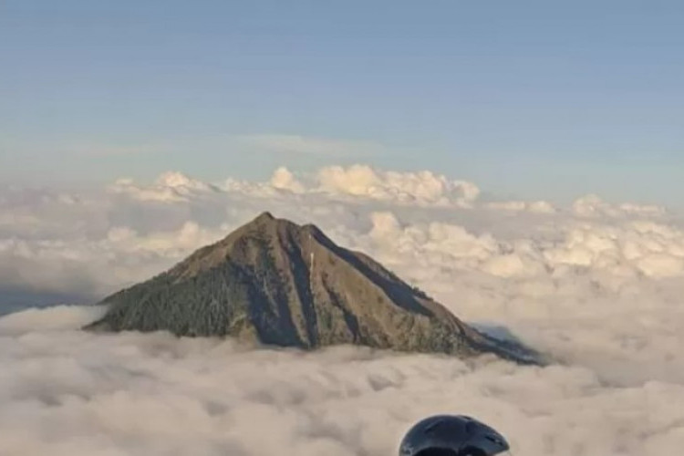 Belum Pernah Meletus! Fakta Menarik Gunung Telomoyo yang Harus Kamu Tau, Jadi Destinasi Para Pendaki!