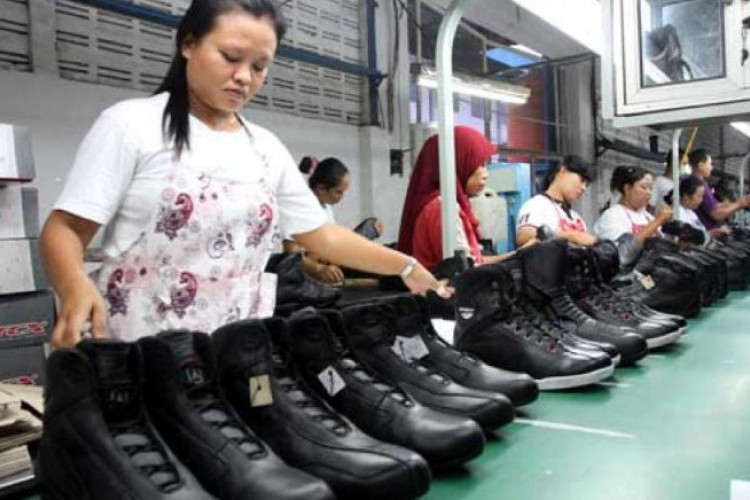 Loker Pabrik Sepatu di Bojonegoro Desember 2023, Fresh Graduate Tanpa Pengalaman are Welcome!