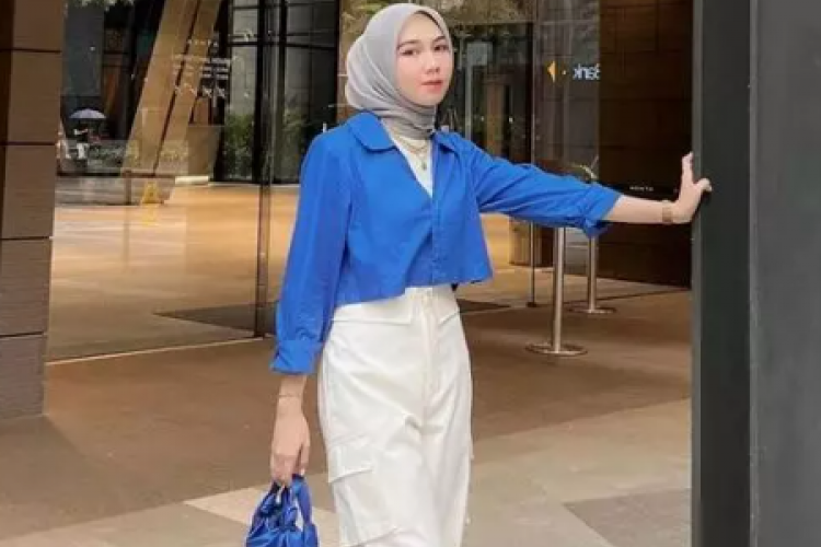 Baju Biru Tua Cocok Dengan Jilbab Warna Apa? Ini Dia Kombinasi Yang Perfect dan Bisa Kamu Mix and Match