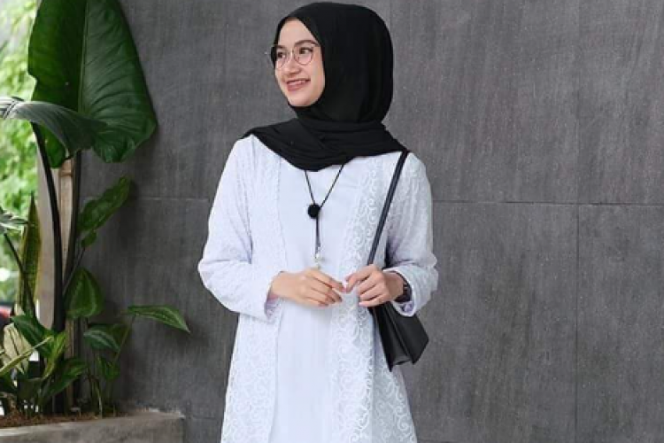 Inspirasi Ootd Baju Hitam Putih Dengan Berbagai Warna Hijab Chic Dan