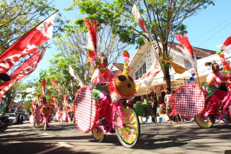 Cara Membuat Sepeda Hias Dari Kardus yang Mudah Untuk Anak Laki-Laki dan Prempuan 