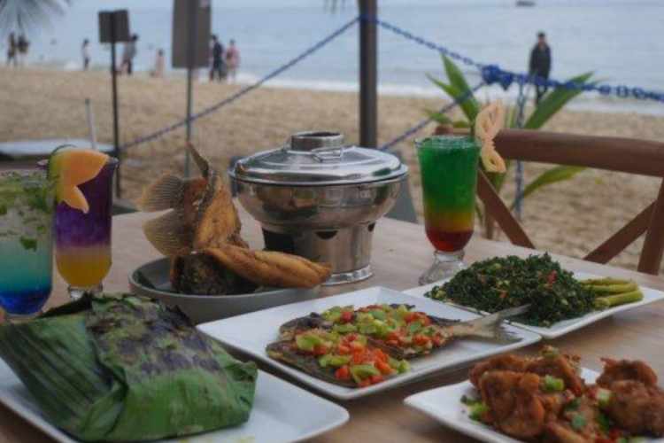 Harga Menu Kampoeng Pasir Kemala Beach, Balikpapan Terbaru 2024: Syahdunya Kuliner Tepi Pantai