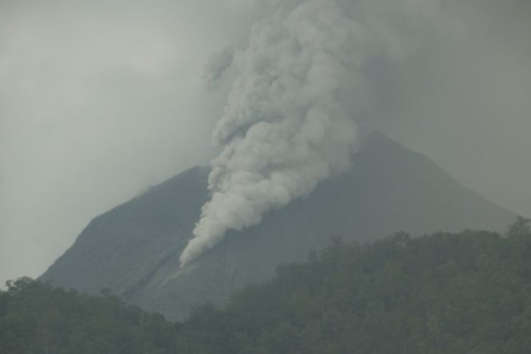 Kabar Terbaru Erupsi Gunung Lewotobi Laki – Laki NTT, BMKG Sebut Suplai Magma Masih Banyak Waspada Potensi Banjir Lahar! 