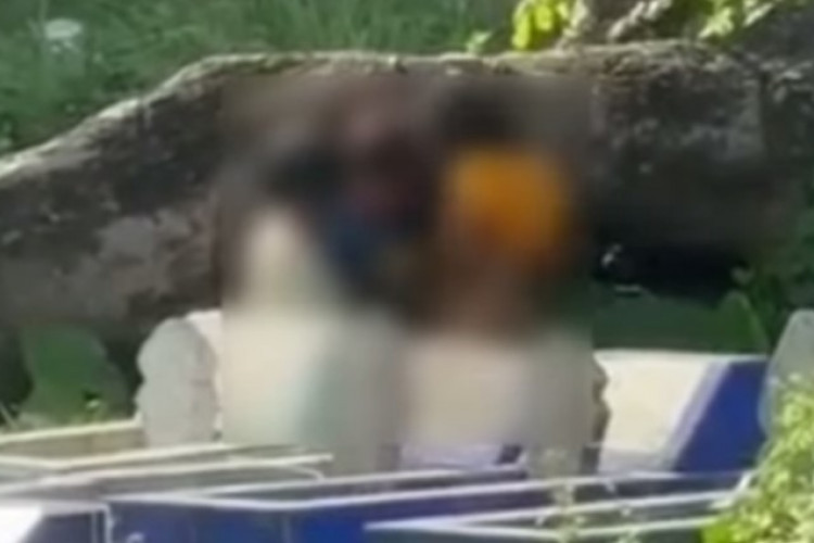  Viral! Video Dua Bocah Lakukan Aksi Tak Pantas di Kuburan Makassar, Usia Masih 7 dan 8 Tahun!