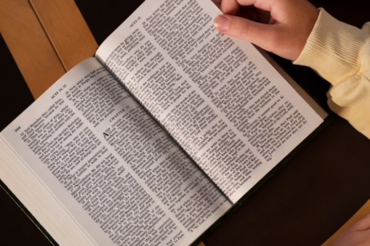 Bacaan Alkitab Hari Ini Minggu 31 Desember 2023 : Tingkatkan Keimanan Terhadap Tuhan