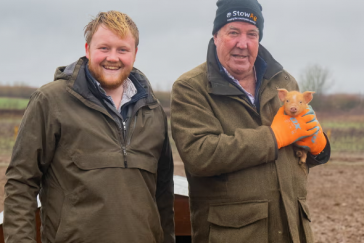 Synopsis de Clarkson's Farm Saison 3 (2024), Le chagrin de Jeremy à Diddly Squat vous fera pleurer