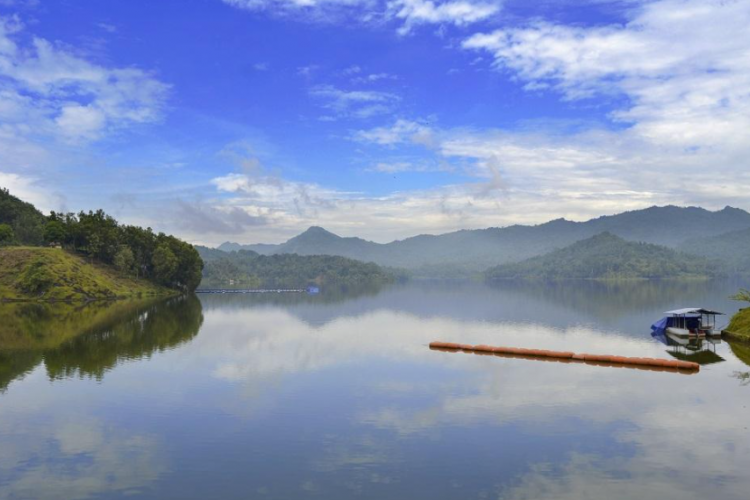 Bendungan Sermo Kulon Progo, Healing di Wisata Air Populer dengan Keindahan Eksotis