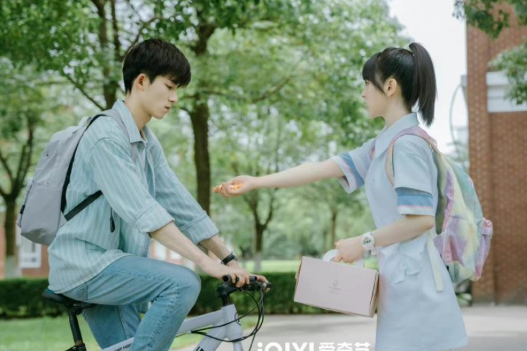 Nonton Drama First Love (2022) Episode 17-18 Sub Indo, Terbongkarnya Rahasia Lu Wan Wan