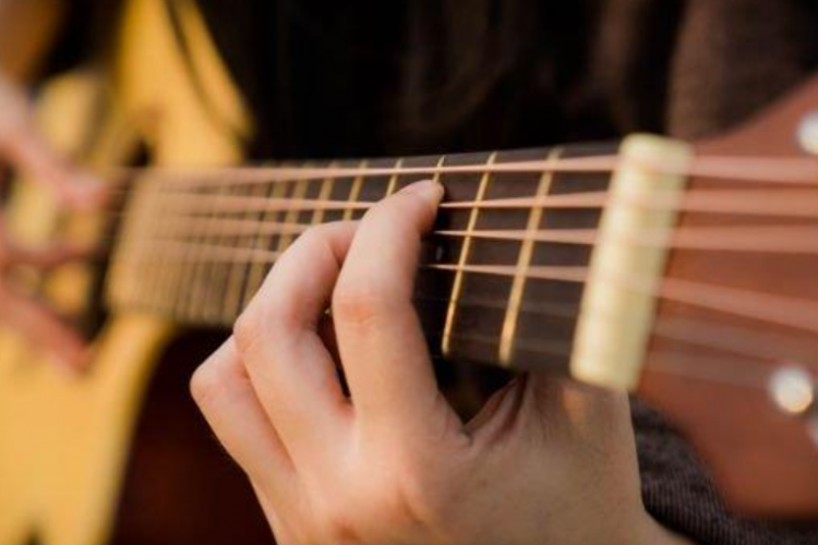 Chord Kunci Gitar AA Raka Sidan - Ngembak Geni Mudah Untuk Pemula, Lagu Populer Asal Bali
