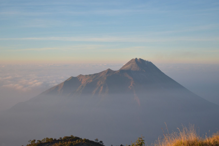 Nama-Nama Gunung di Pulau Sumatera Lengkap dengan Ketinggiannya