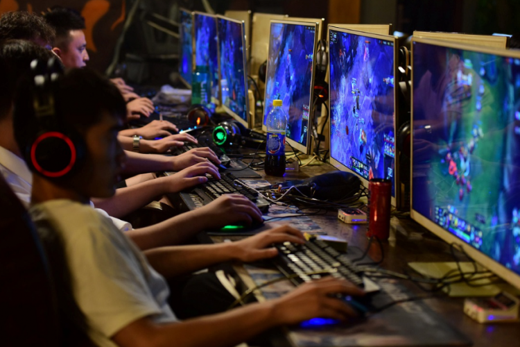 10+ Warnet Gaming Terdekat di Malang, Rekomendasi untuk Para Gamers Main Sepuasnya!