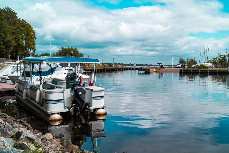 Un Enfant De 12 Ans Expérience Accident Bouée Tractée Percuté Par Le Bateau Qui Le Tirait Disparaît Dans Le Lac