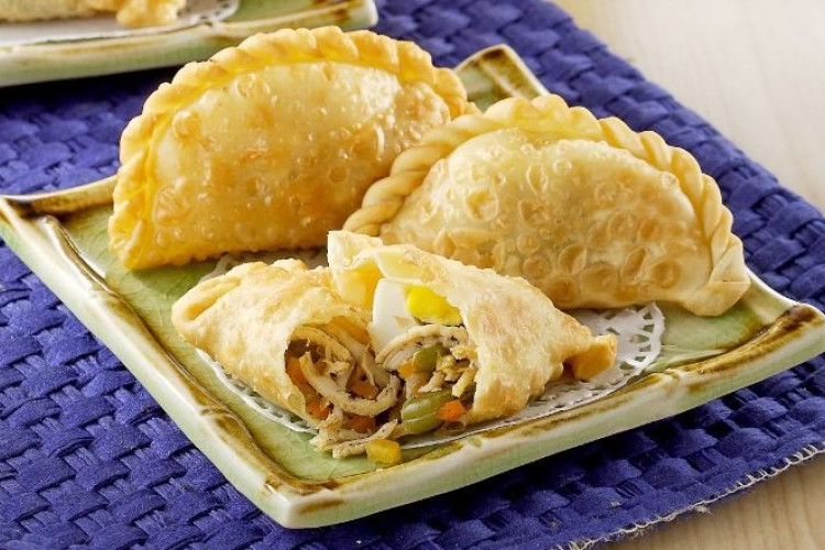 Resep Cara Membuat Pastel Renyah Kriuk Tanpa Telur, Cocok Untuk Kamu yang Alergi Telur!