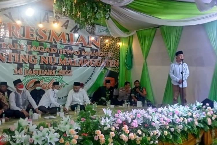 Inspirasi Dekorasi Panggung Pengajian Akbar yang Terlihat Mewah dan Elegan