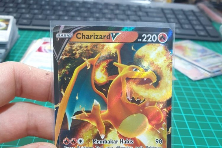 Kartu Charizard VMAX Pokemon Cuma Ada 50 Pcs di Indonesia, Hobi Mahal Para Sultan yang Bikin Dengki Kaum Mendang-Mending