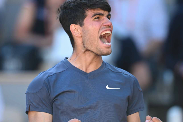 Reprendre la vidéo Sinner vs Alcaraz match complet : Alcaraz bat Sinner en cinq sets lors du SF de Roland Garros