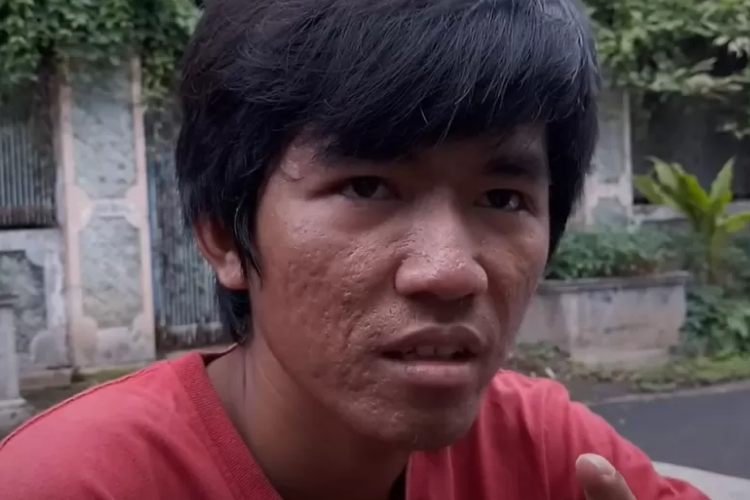 Profil Tiko dan Bu Eny yang Viral Karena Tinggal di Rumah Mewah Tak Layak Huni Puluhan Tahun