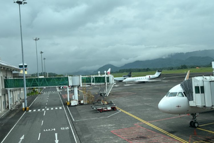  Erupsi Gunung Raung! Bandara Sam Ratulangi Manado Ditutup Sampai Kapan? Cerk Jadwalnya di Sini