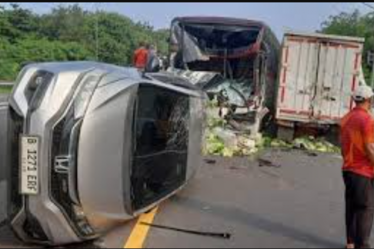 Video Detik-Detik Kecelakaan Tol Cipularang KM 85 Hari ini Juli 2024, Tabrakan Beruntun 3 Korban Luka-Luka