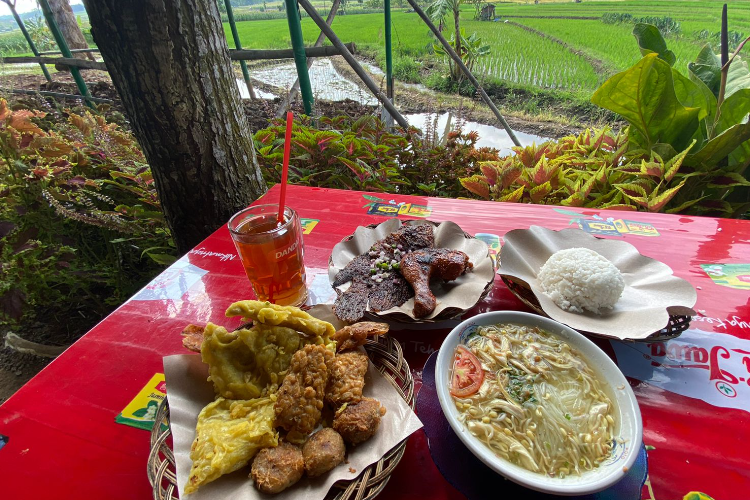 Lokasi Soto Sawah Mbak Tutik Semarang Lengkap Dengan Informasi Jam Buka-Tutup dan Harga Menunya yang Terjangkau 