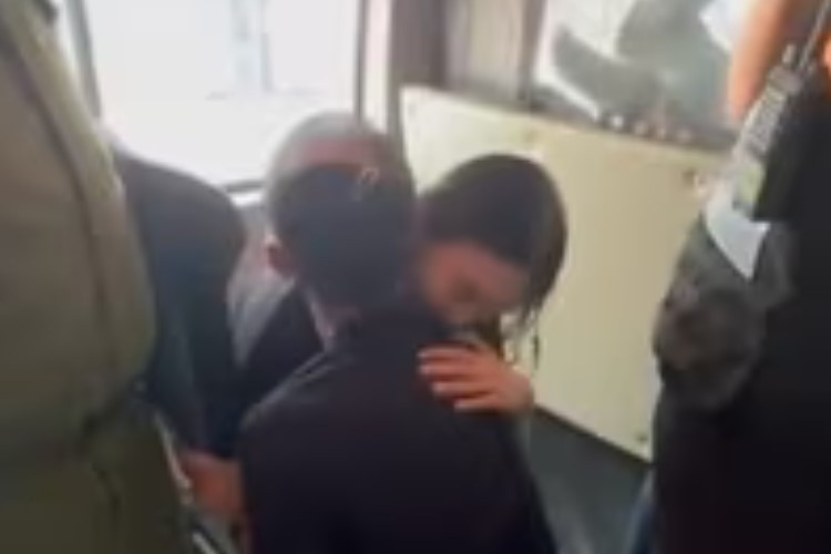 Video Réunie Noa Argamani Avec Sa Mère Mourante Après Avoir Été Sauvée L'enfer Du Hamas Où Elle Avait Été Prise Otage Pendant Sept Mois
