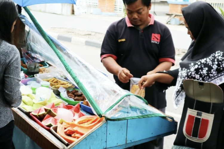 Menikmati Jajanan Ala Gilo Gilo Semarang, Cara Jajan Tempo Dulu Murah Meriah dan Viral