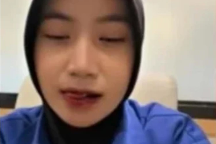 Video Viral Zahra Full Seafood Bakaran Baju Biru, Ramaikan Trending Twitter Gara-Gara Unboxing? 