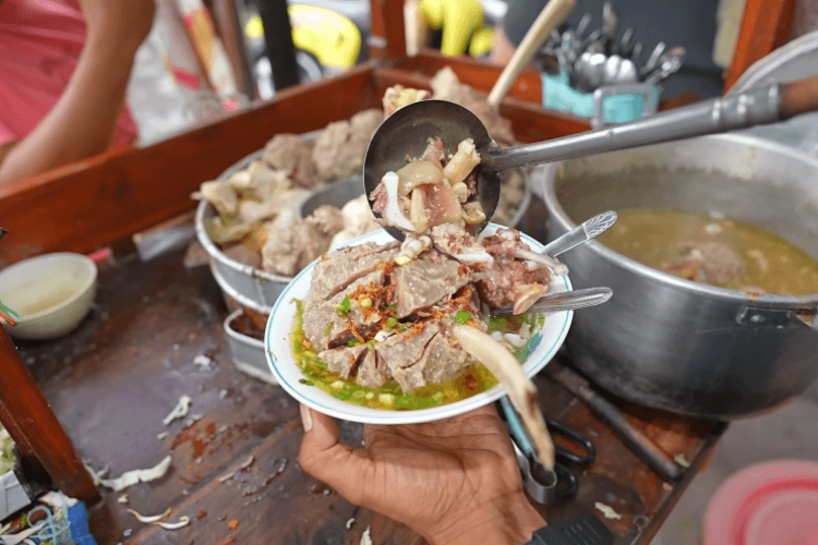 Daftar Harga Menu Bakso Cak Ateng Surabaya Terbaru, Selalu Ramai! Paling Laris Ada Bakso Halus yang Mantap