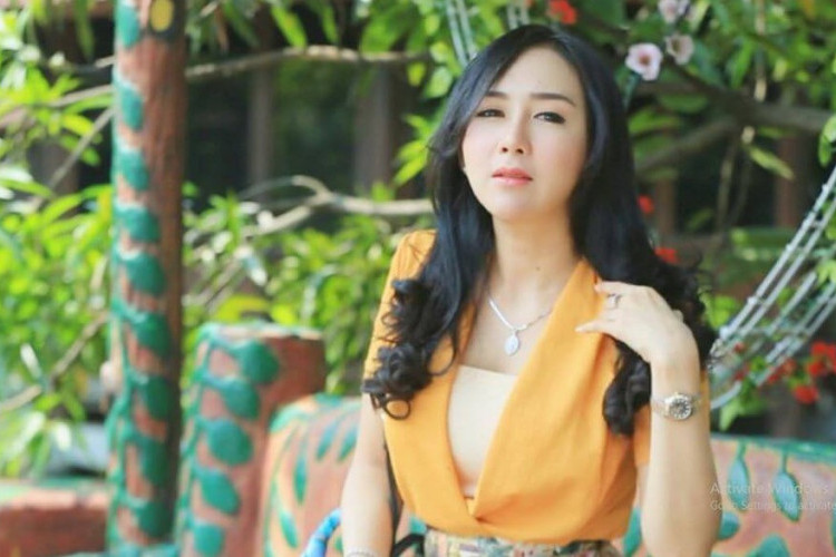 Profil Ucie Sucita, Pedangdut yang Aksinya Viral saat Joget Bareng Wali Kota Tegal pada Malam Tahun Baru 2023