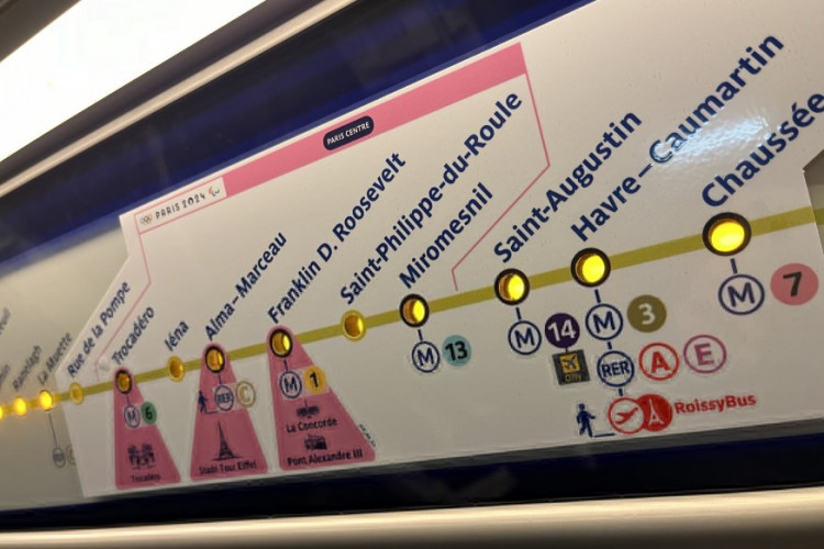 Les Autocollant Crack Zone Apposé sur le Métro Pariz Devient Viral, La Photo le Qualifie D'étrange !