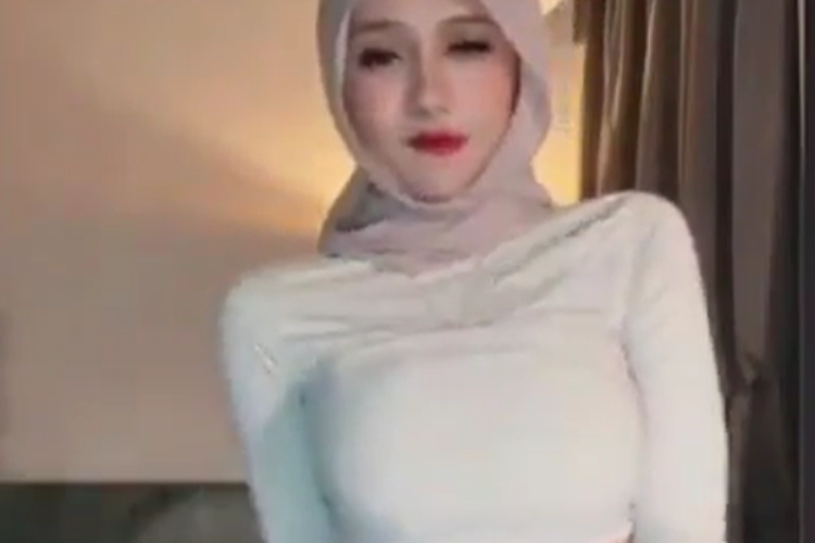 Video Paah Cantek Viral Joged di TikTok Berhijab Tapi Pakai Crop Top Ketat 