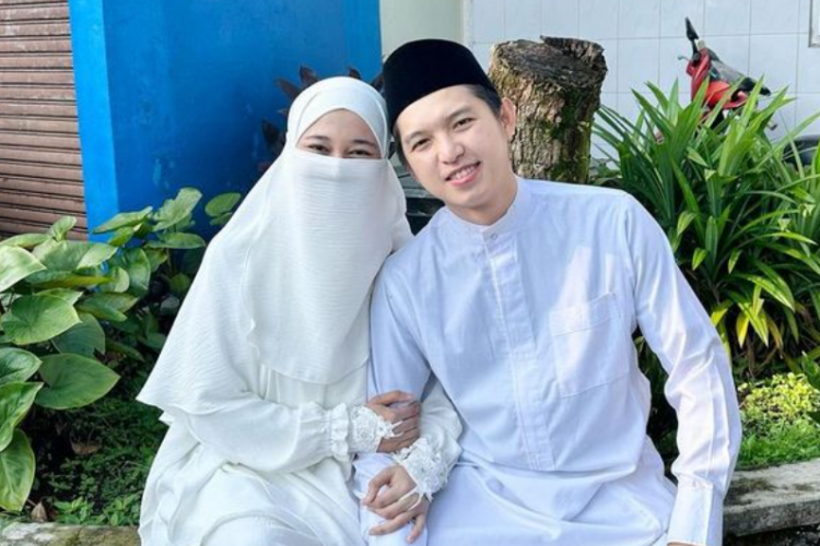 Potret Yunda Faisyah, Istri Ustaz Dennis Lim, Cantik dan Berpengetahuan yang Ngaku Tak Pernah Cemburu