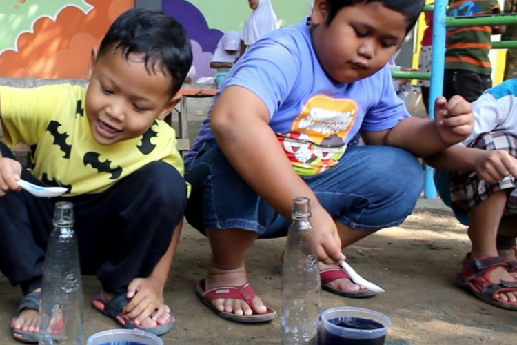 Kegiatan Anak TK Tema Air yang Cocok Untuk Berlatih Kemampuan Siswa, Dijamin Belajar Jadi Makin Seru!