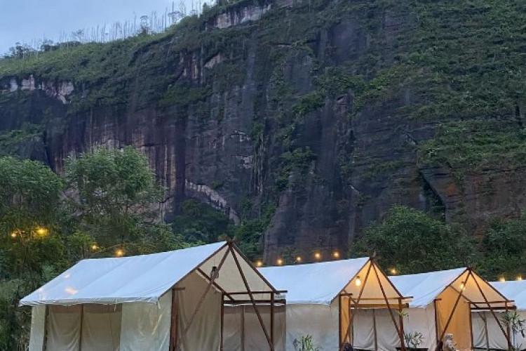 Penginapan The Edge Harau Glamping: Fasilitas, Jam Buka, Hingga Lokasinya!