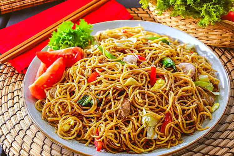 Resep Mie Goreng Spesial Untuk 50 Porsi dan Cara Buatnya, Sajian Nikmat dengan Lauk Bergizi!