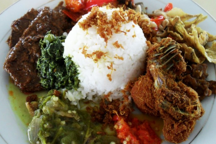 Rekomendasi Rumah Makan Nasi Padang Murah Mulai dari Rp10.000 Aja, Perut Kenyang Hati Senang