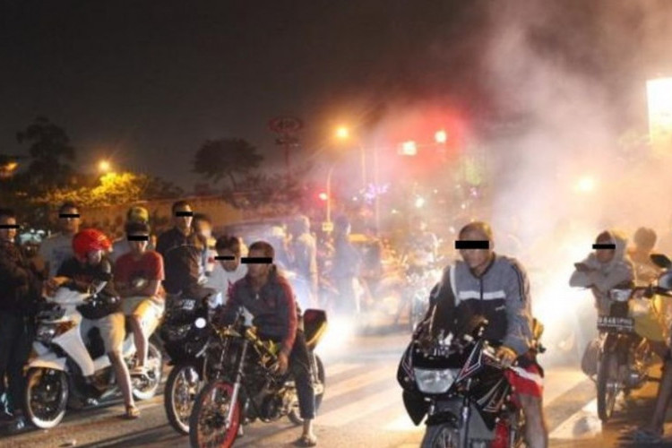 Polisi Sita 67 Motor Tak Spektek Untuk Balap Liar di Surabaya, Sudah Dilakukan Sanksi Tilang pada Anggota!