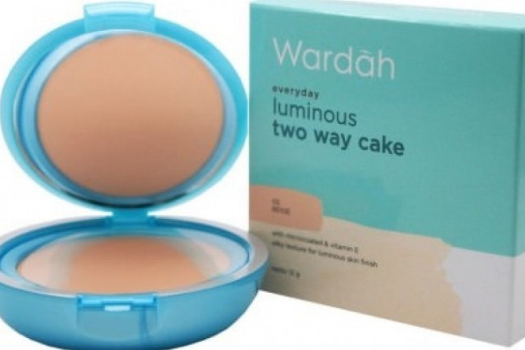 Manfaat Bedak Wardah Luminous Two Way Cake, Compact Powder Andalan Ciwi-ciwi!