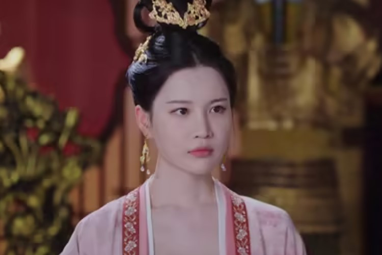 Link Nonton Drama China Terjatuh ke Pangkuan Raja (2024) Episode 12-13 Sub Indo, Pergolakan Cinta Segitiga yang Makin Seru