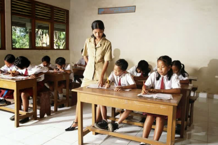 Contoh Cerkak Bahasa Jawa Jawa Tema Pendidikan Singkat, Bisa Jadi Bahan Pembelajaran!