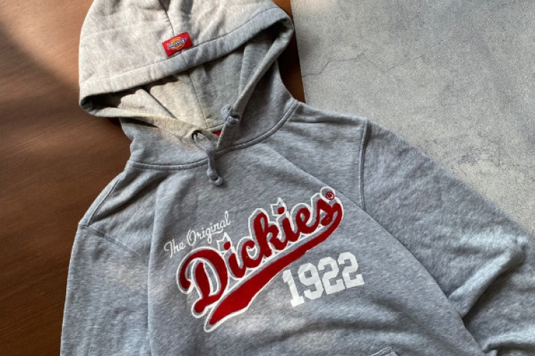 Harga Hoodie Dickies Ori Terbaru Februari 2024, Brand yang Cocok Dipakai Untuk Suasana Kasual!