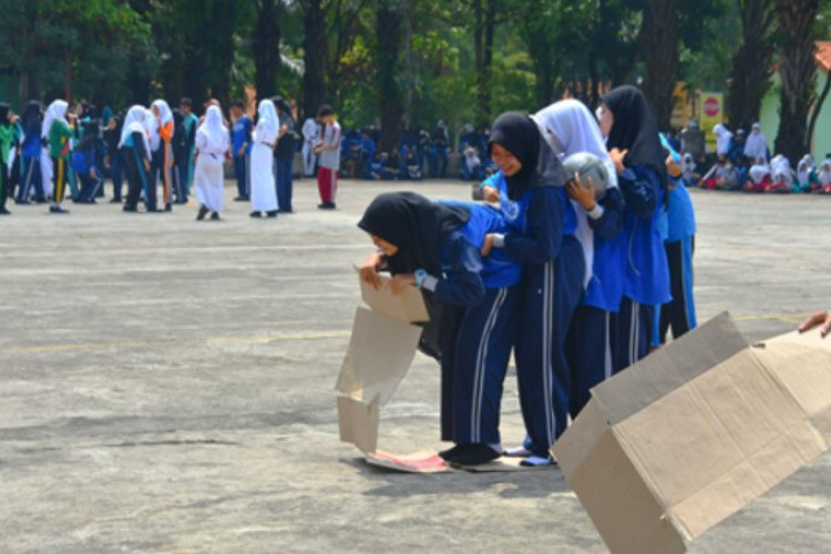 Mengenal Estafet Kardus: Perlengkapan, Aturan, dan Cara Bermain! Seru Banget Untuk Acara Outdoor