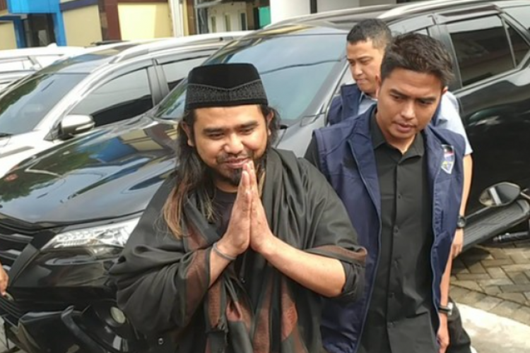 Sujud Syukur! Gus Samsudin Divonis Bebas dari Jerat Hukum Ajaran Sesat Viral Tukar Pasangan