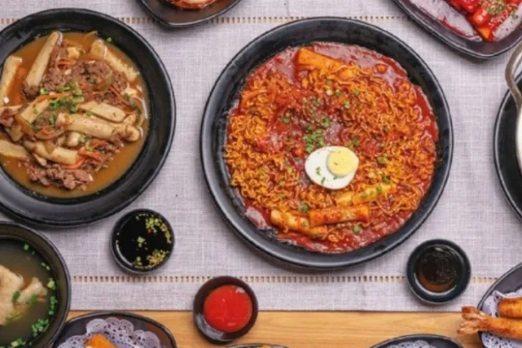 Lokasi dan Jam Buka-Tutup Ahjumma Kitchen Surabaya 2023, Sedia Bangchan, Bingsu, Tteokbokki, Ramyeon, dan Masih Banyak Lagi