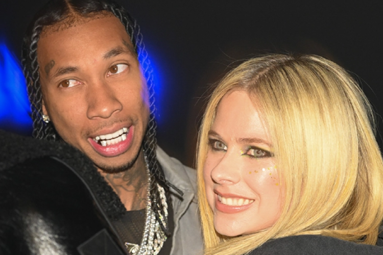 Gagal Nikah dengan Mod Sun, Avril Lavigne Kini Gandeng Pacar Baru di Paris Fashion Week